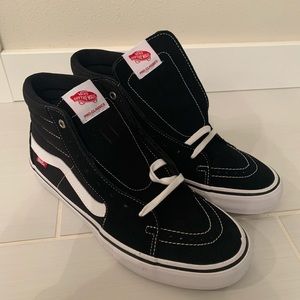 Vans Sk8-Hi PRO. Black and white.